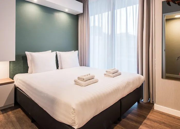 Yays North By Numa Amesterdão